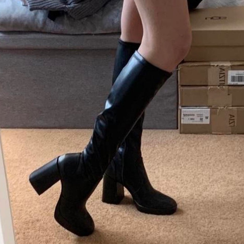 Pull&Bear Knee high black stretchy boots